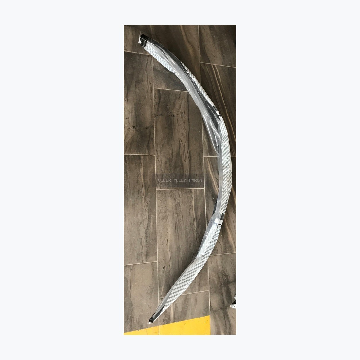 New Holland UZANTI ÇAMURLUK 84216844 Camlar ve cam fitilleri yedek parça